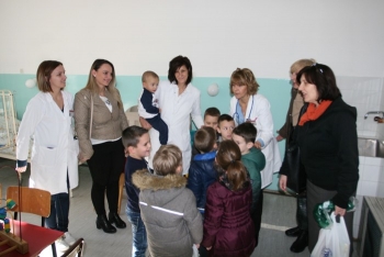 Mališani iz „Cerovca“ uručili poklone svojim vršnjacima smještenim u trebinjskoj Bolnici
