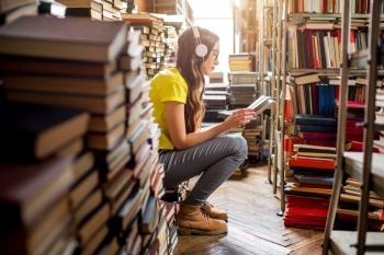 Kućna biblioteka od najmanje 80 knjiga donosi brojne dobrobiti za dječiji mozak